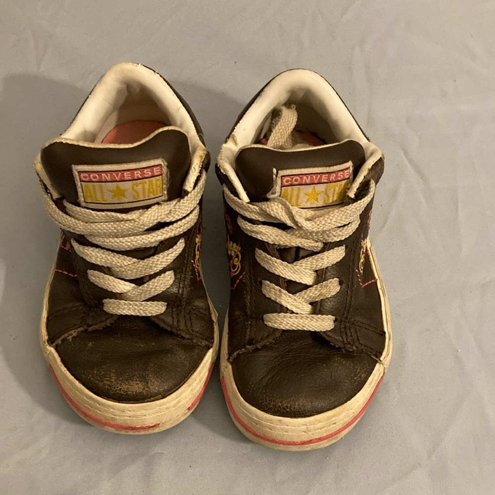 Vintage girls converse